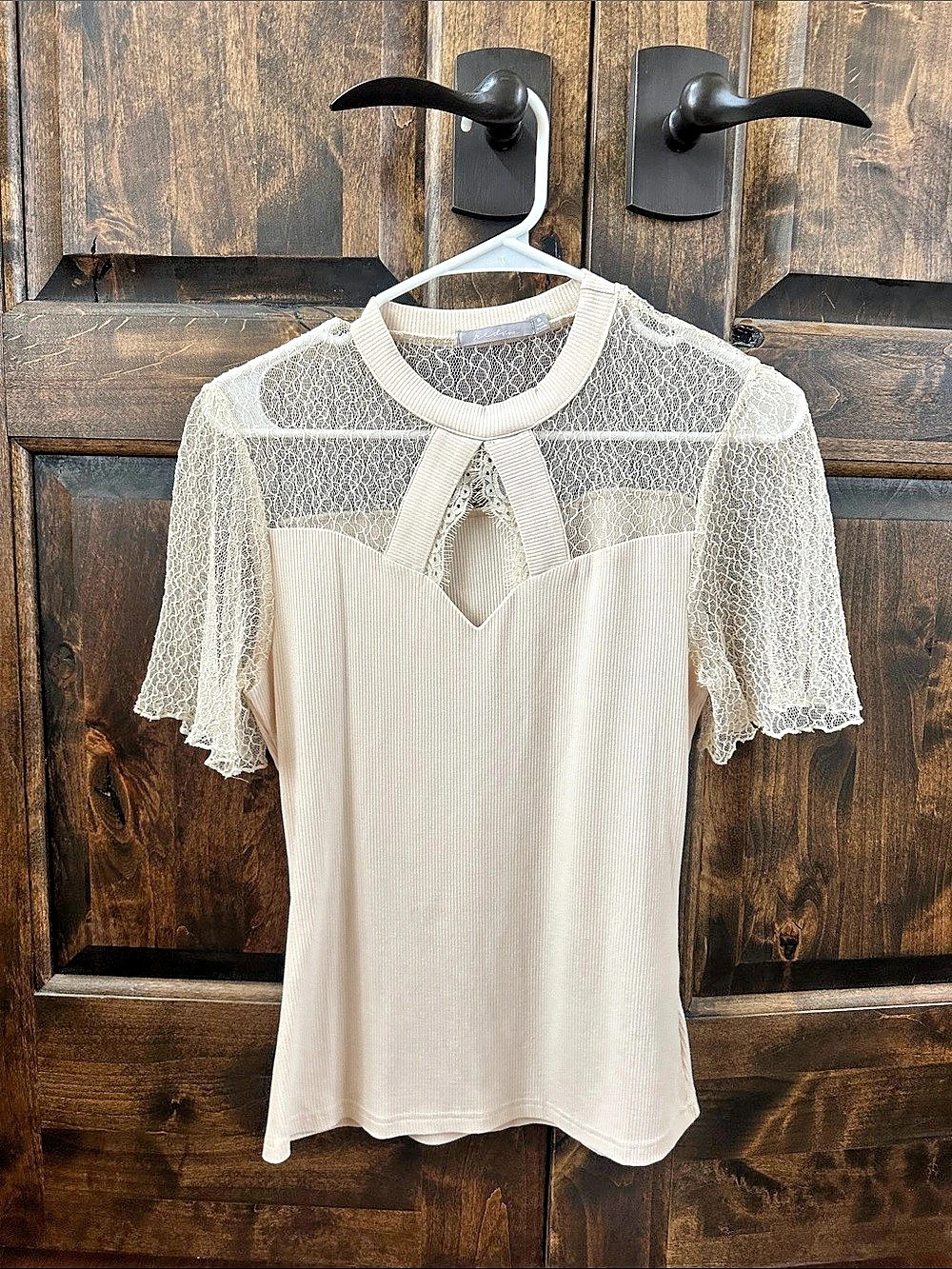 🌻🌻NEW Lace Short Sleeve Top - small